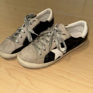 Stylish Black and Gray Sneakers with Star Detail